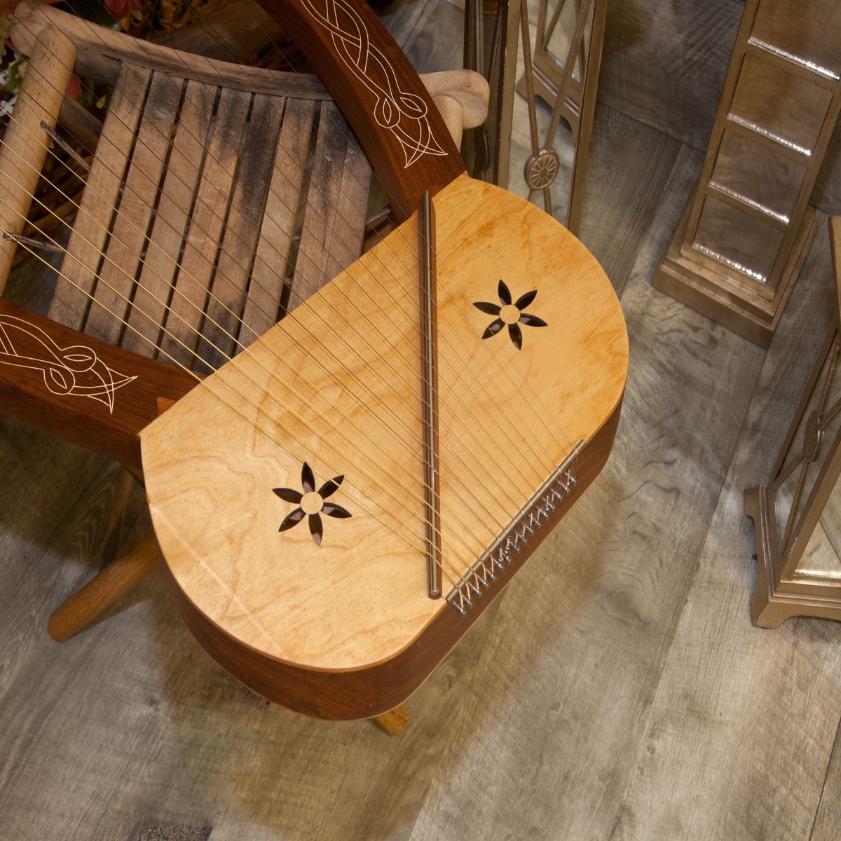 Roosebeck Lyre Harp 16-String - www.ensoulmusic.com